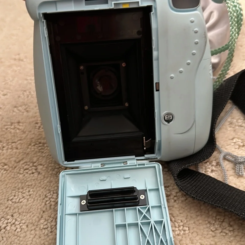 FujiFilm Instax Mini 8 Camera with bag